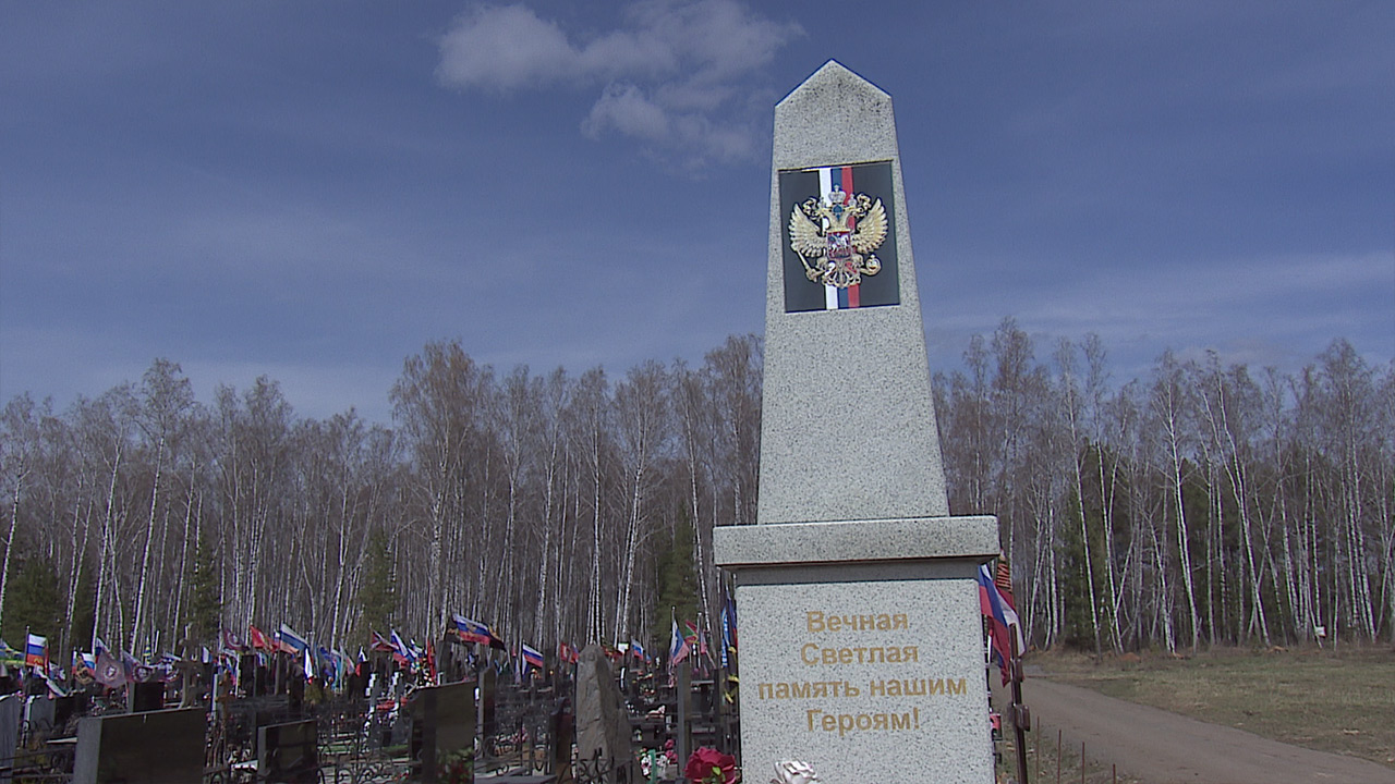 На Преображенском кладбище провели масштабную уборку перед Родительским днем