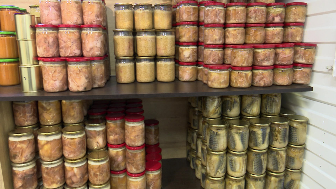 От тушенки до груздей: как предприниматель из Копейска развивает собственное производство