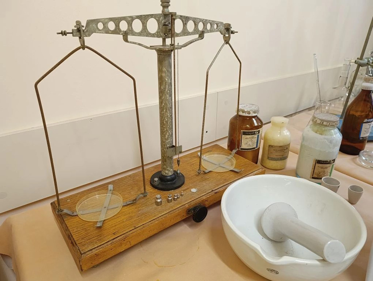 Проводят исследования 80 лет: биохимическая лаборатория ЧОКБ отметила юбилей