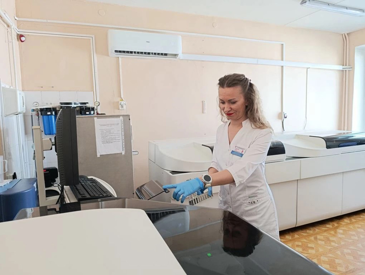 Проводят исследования 80 лет: биохимическая лаборатория ЧОКБ отметила юбилей