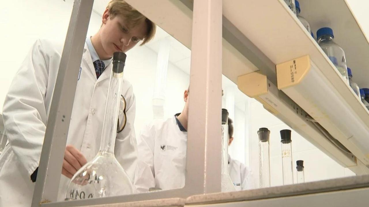 Талантливый юный химик из Магнитогорска рассказал, чем увлекается в свободное время