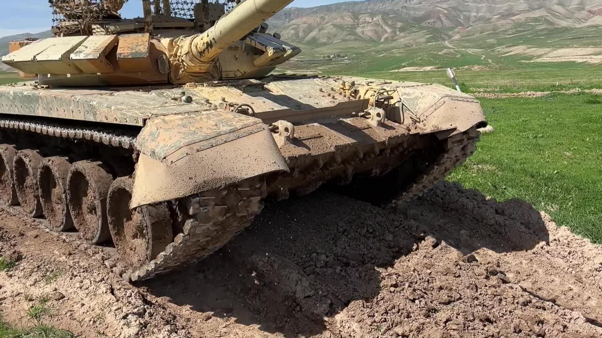 Танкисты ЦВО отрабатывают навыки стрельбы в горах Таджикистана Танкисты ЦВО отрабатывают навыки стрельбы в горах Таджикистана