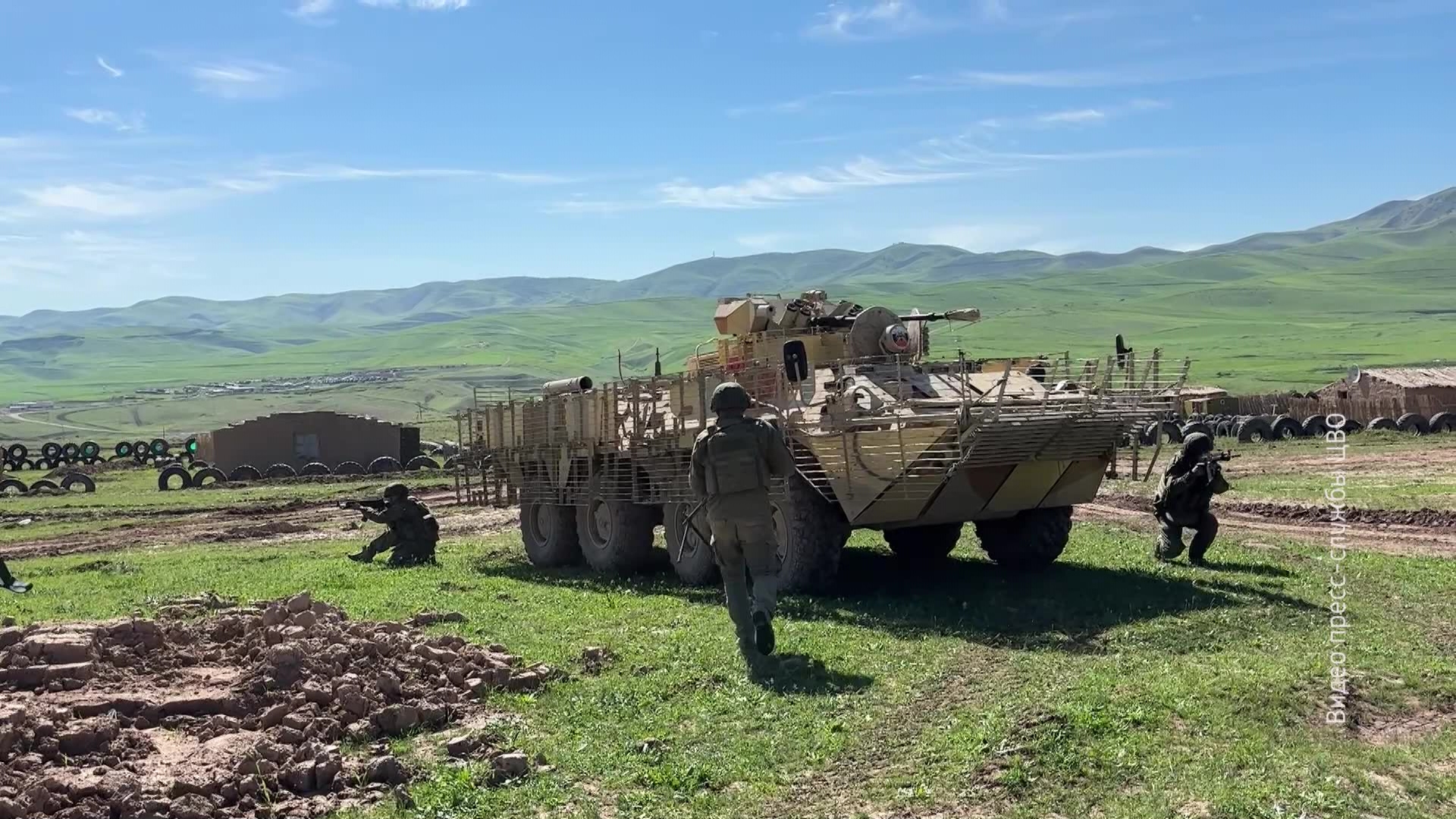 Военнослужащие ЦВО отработали ликвидацию противника на полигоне в Таджикистане