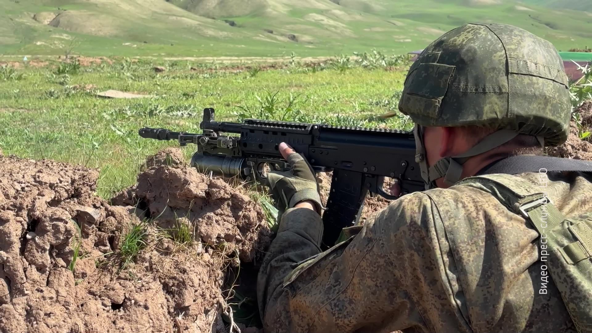 Военнослужащие ЦВО отработали ликвидацию противника на полигоне в Таджикистане