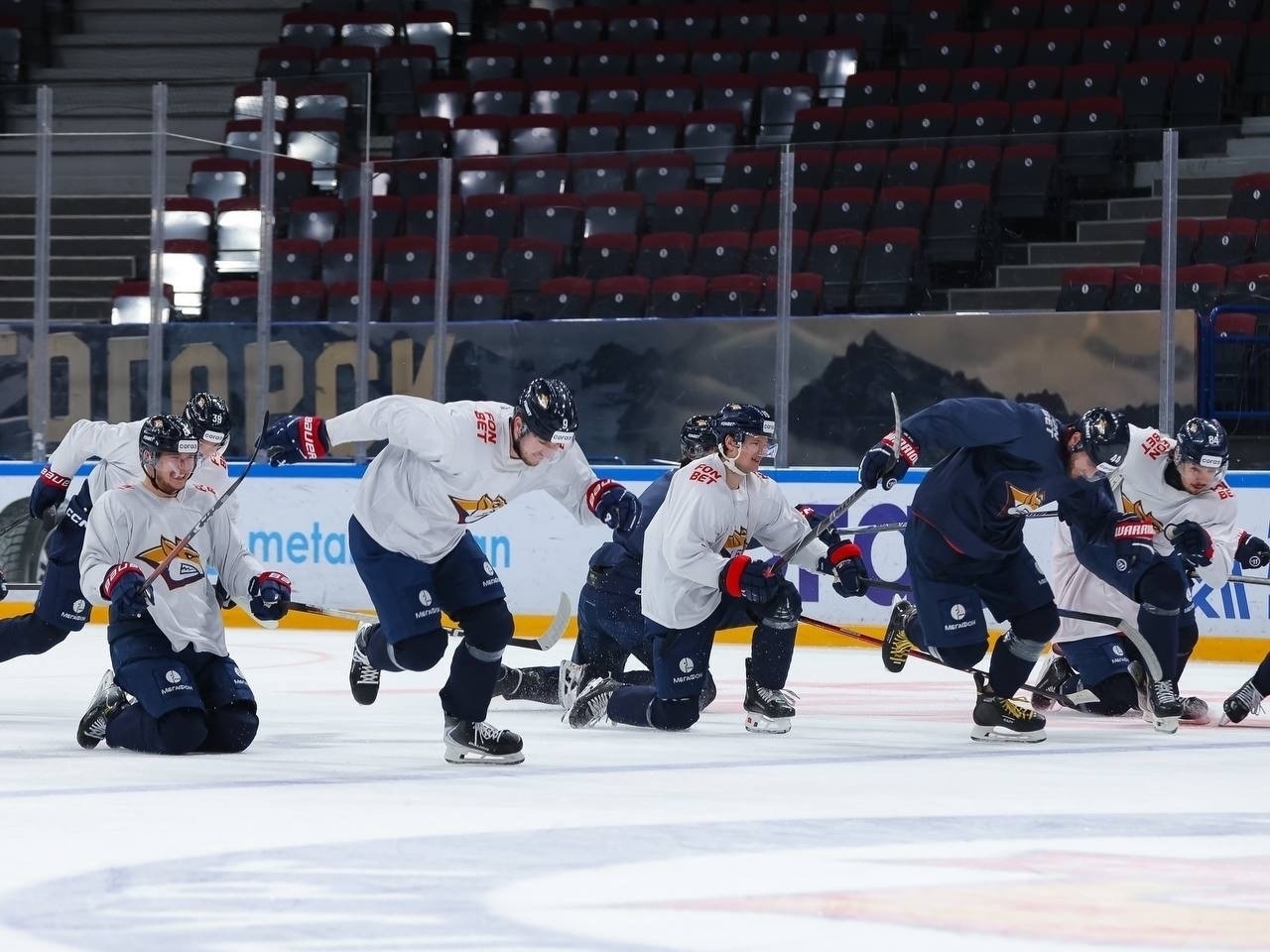 Хоккеисты "Металлурга" готовятся к полуфиналу с "Ак Барсом"
