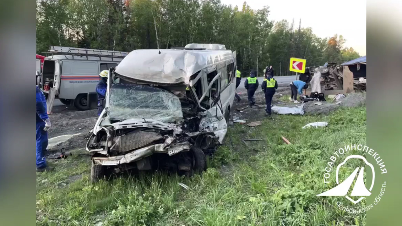 В ДТП на трассе М5 погиб водитель микроавтобуса и пострадали игроки баскетбольной команды
