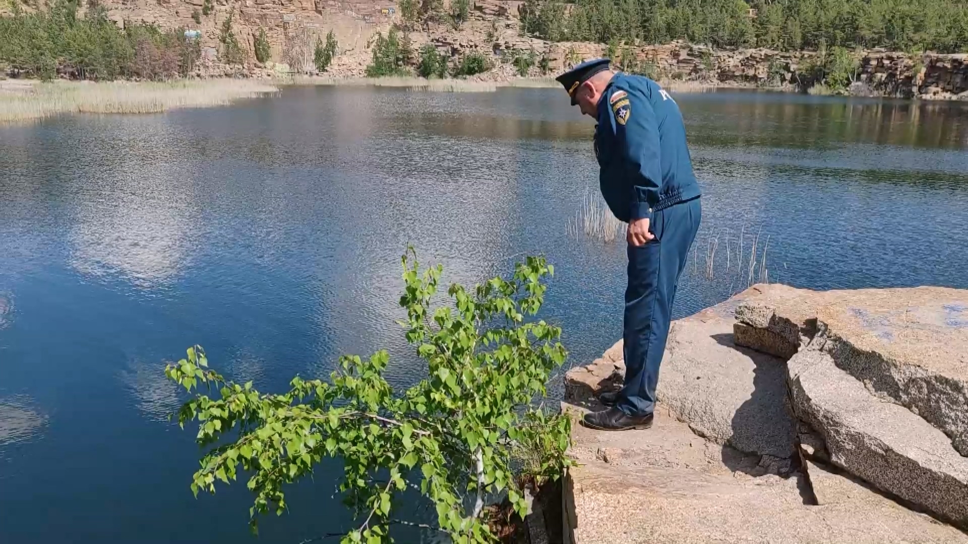 Прыжки с обрыва в ледяную воду: за что штрафуют экстремалов в Челябинске Прыжки с обрыва в ледяную воду: за что штрафуют экстремалов в Челябинске