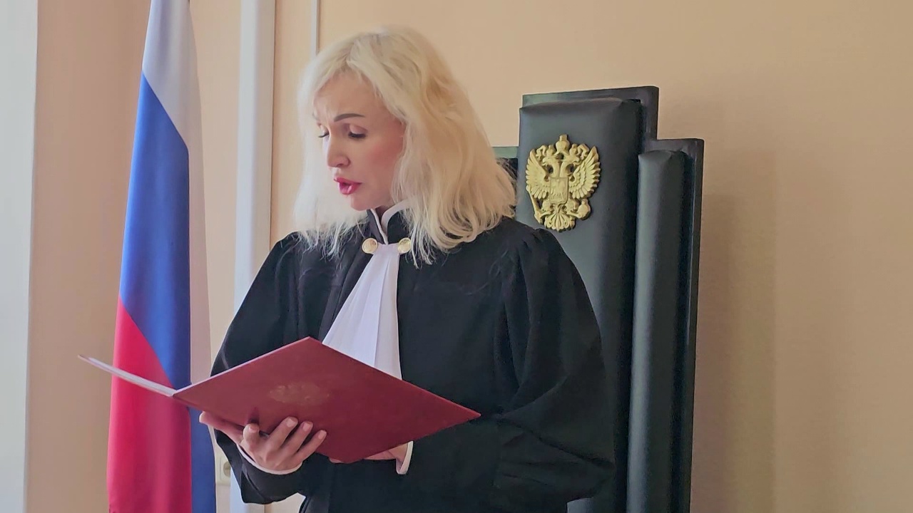 В Челябинске наказали ревнивицу, которая ударила девушку стеклянной кружкой по лицу В Челябинске наказали ревнивицу, которая ударила девушку стеклянной кружкой по лицу