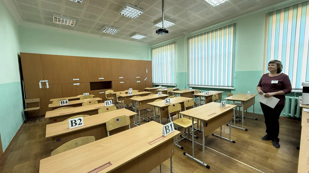 Выпускники в Челябинской области начали сдавать ЕГЭ Выпускники в Челябинской области начали сдавать ЕГЭ