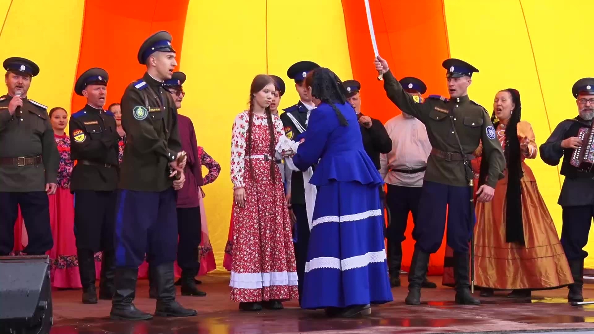 Фестиваль казачьей культуры "Злата горка" состоялся в Челябинской области Фестиваль казачьей культуры "Злата горка" состоялся в Челябинской области