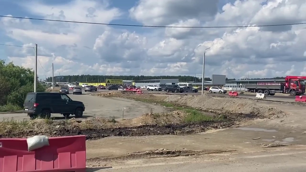 Ремонт перекрестка собирает огромные пробки на северо-западе Челябинска