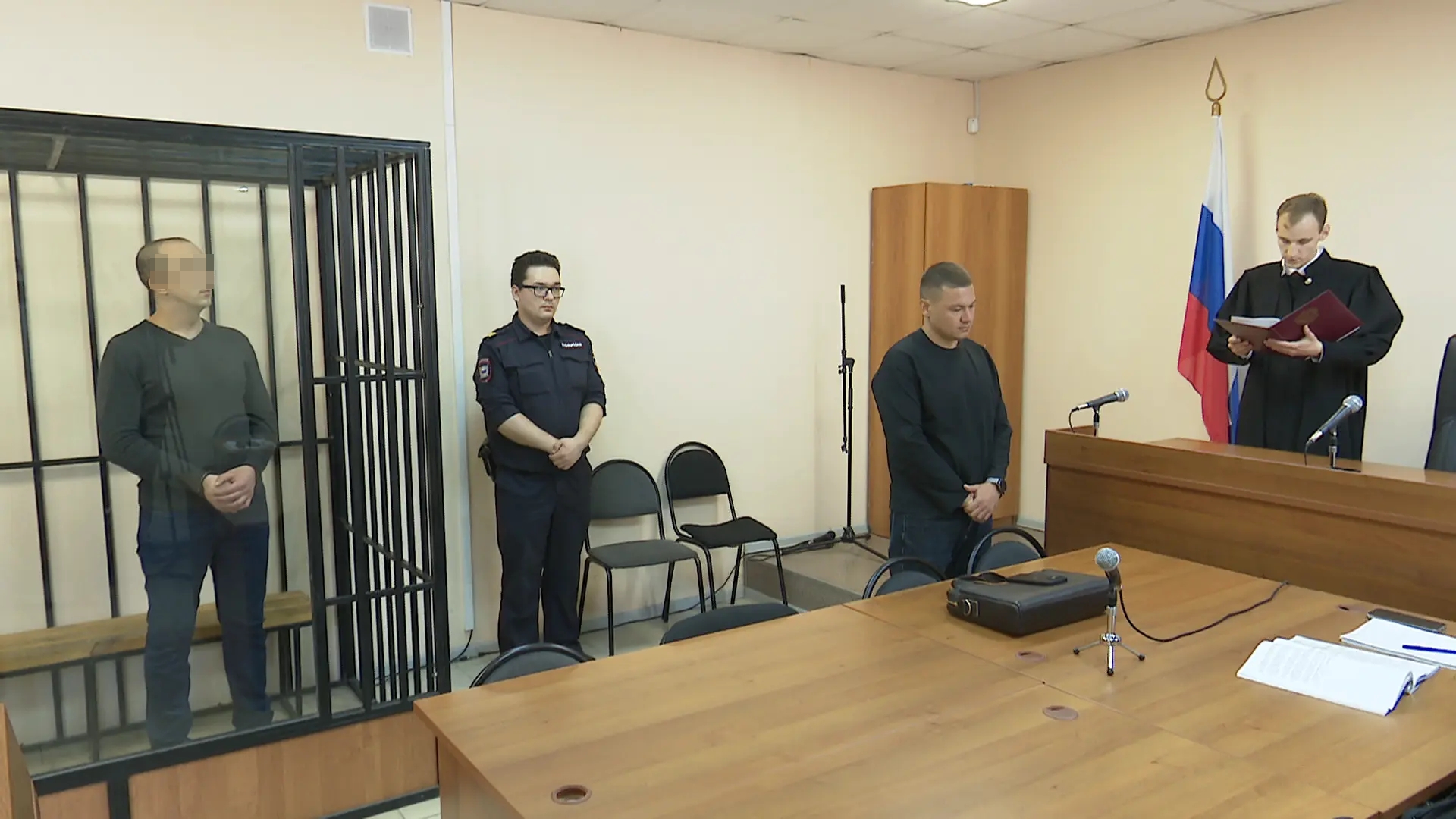Жителя Челябинска осудили на 12 лет за нападение на бывшую супругу и ее сожителя Жителя Челябинска осудили на 12 лет за нападение на бывшую супругу и ее сожителя
