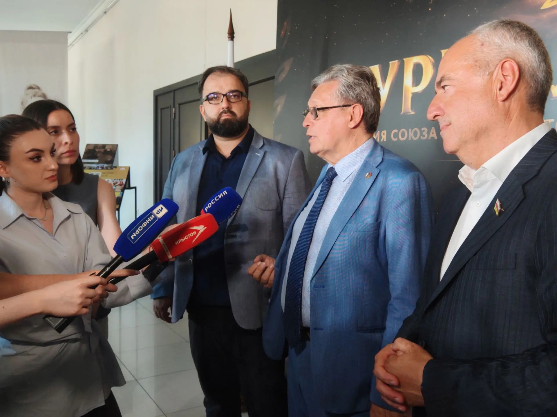 Рифат Сабитов наградил лауреатов премии "Журналист года" в Северной Осетии