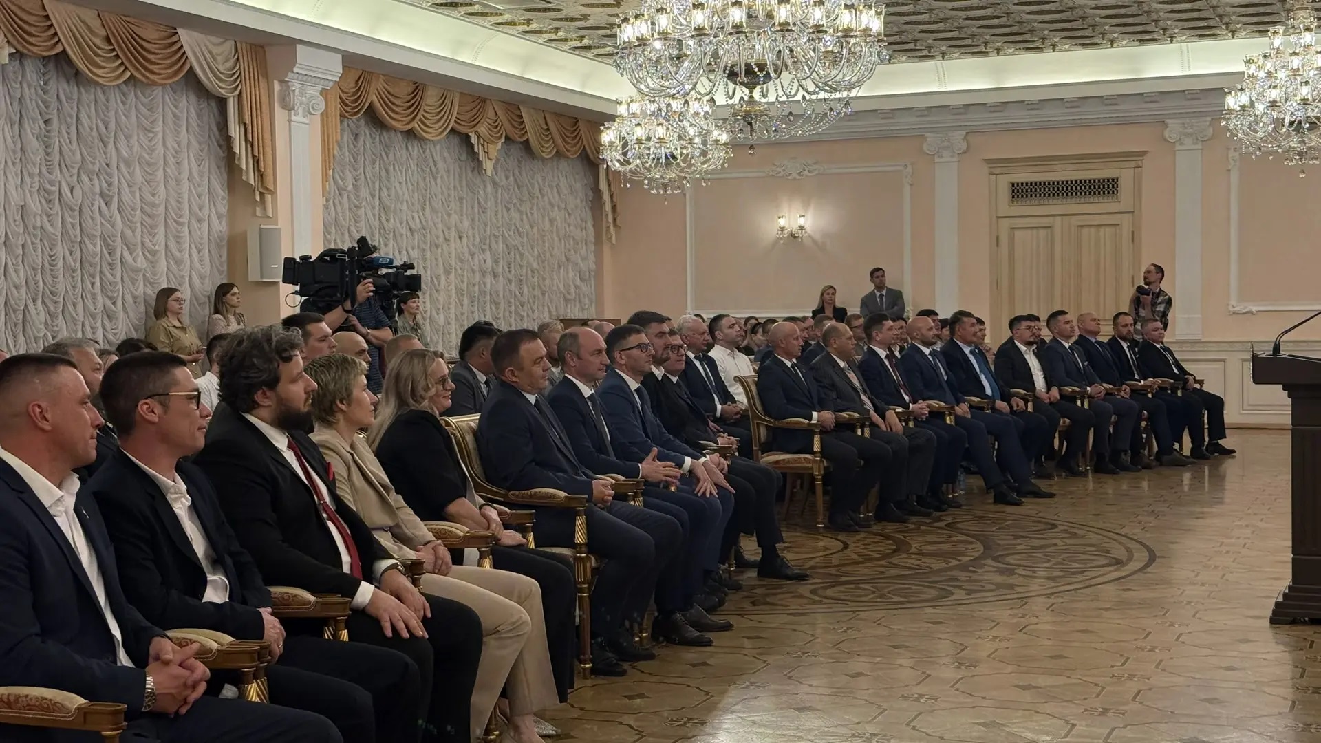 Выпускникам программы "Герои Южного Урала" вручили дипломы Выпускникам программы "Герои Южного Урала" вручили дипломы