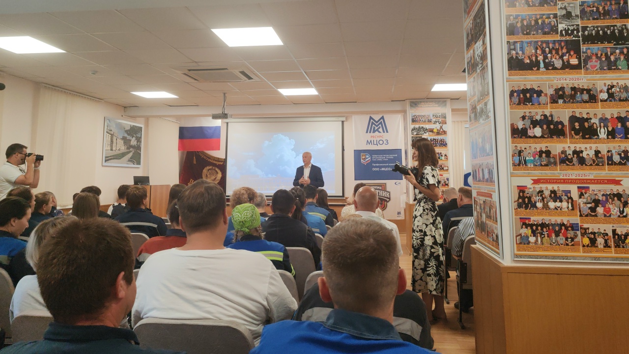 Мэр Магнитогорска Сергей Бердников пообщался с сотрудниками крупного предприятия