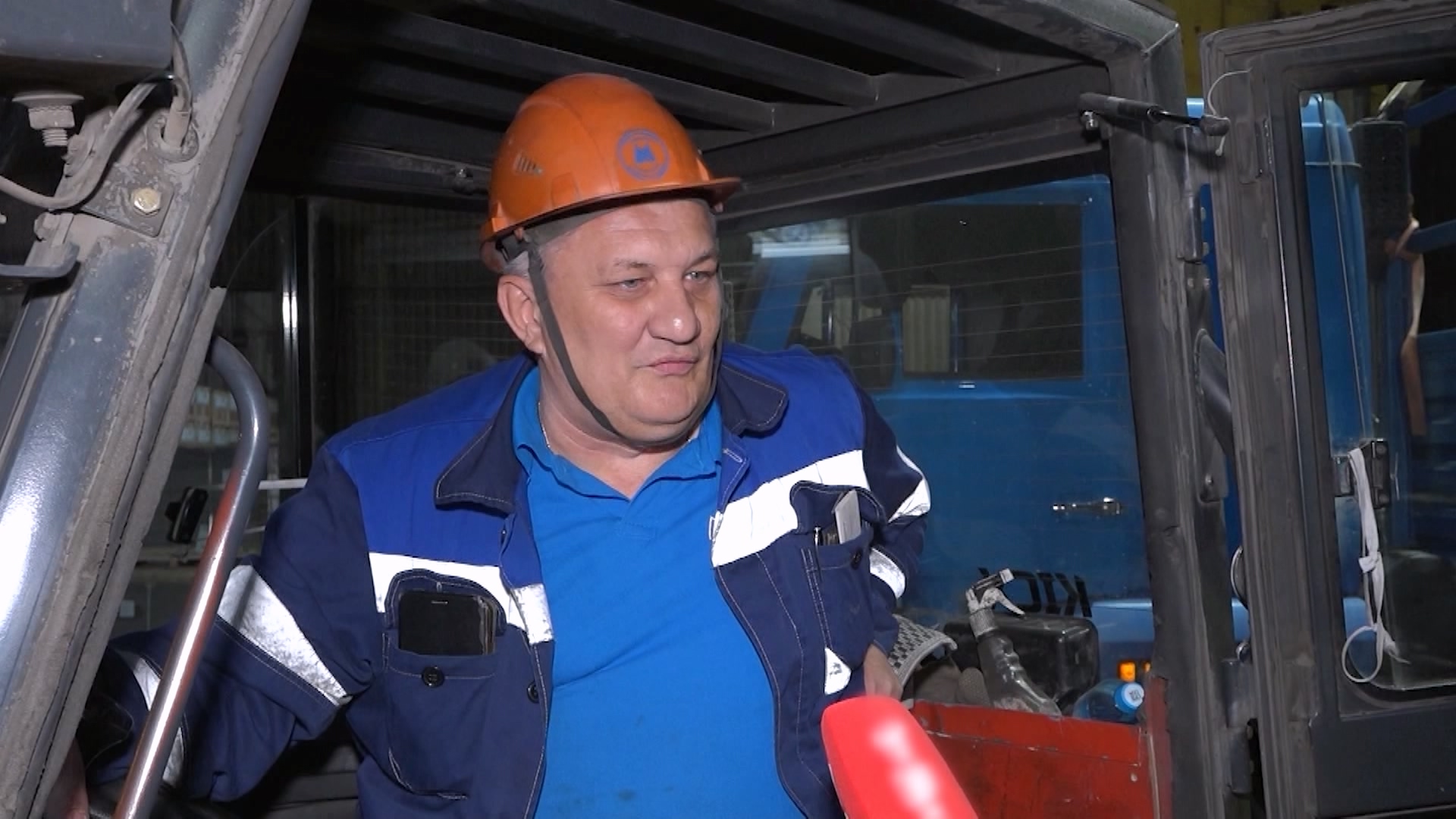 Водителя погрузчика на ММК наградили грамотой федерального министерства