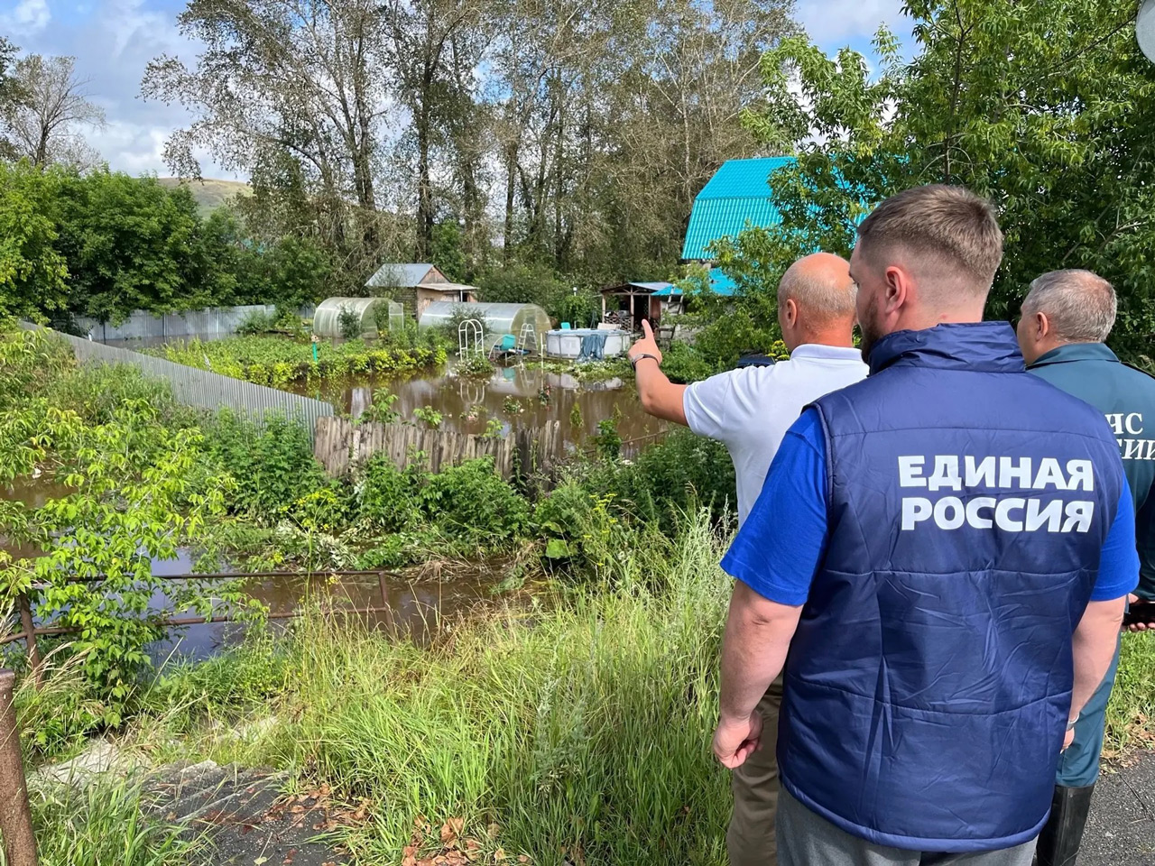 Губернатор поручил оказать всю необходимую помощь пострадавшим от подтоплений в Верхнем Уфалее Губернатор поручил оказать всю необходимую помощь пострадавшим от подтоплений в Верхнем Уфалее