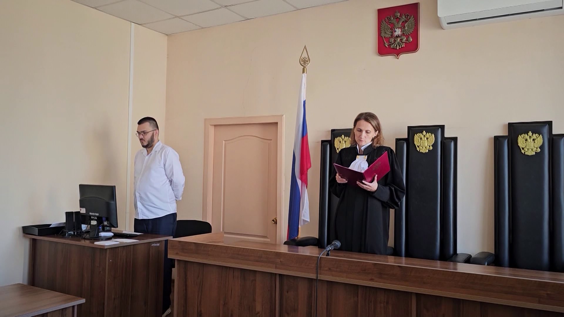 Челябинцу, который сломал нос девушке-промоутеру в баре, назначили обязательные работы Челябинцу, который сломал нос девушке-промоутеру в баре, назначили обязательные работы