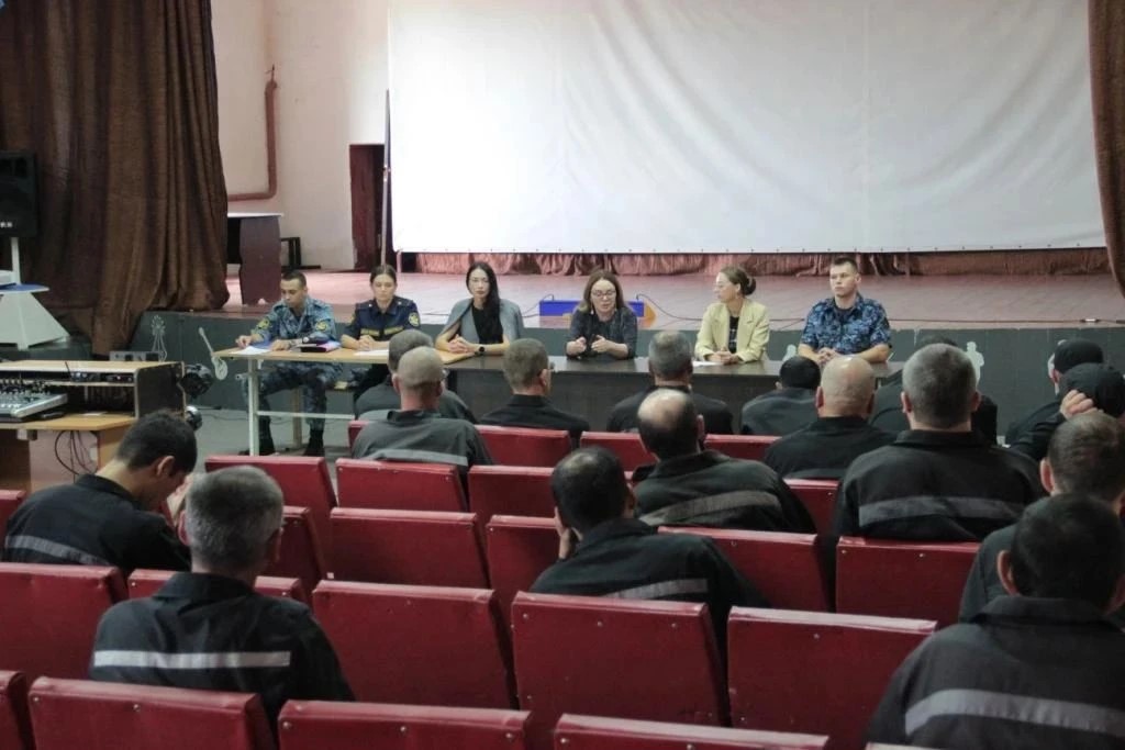 Нотариусы Челябинской области консультируют заключенных прямо за колючей проволокой Нотариусы Челябинской области консультируют заключенных прямо за колючей проволокой
