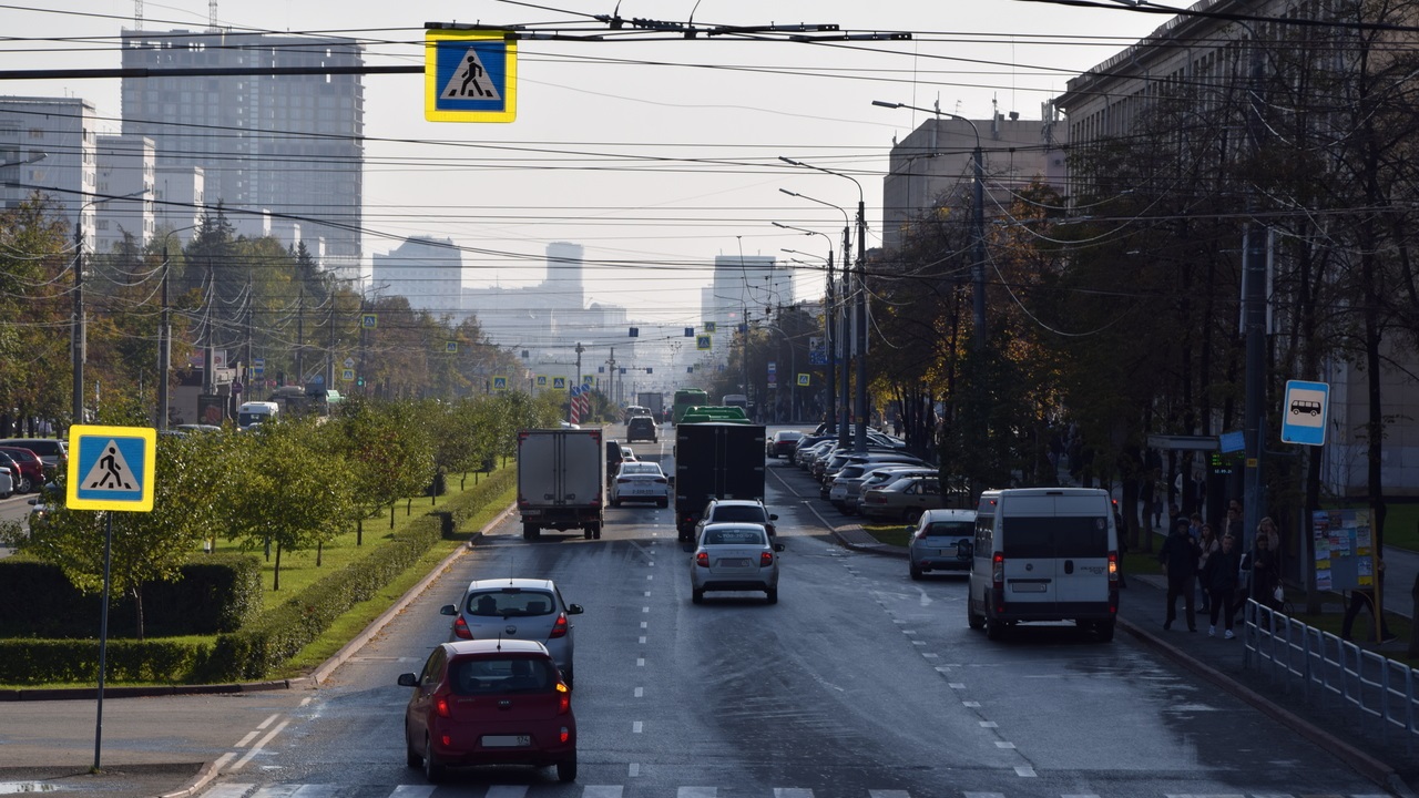 В Челябинске водителей массово штрафуют за парковку на остановках