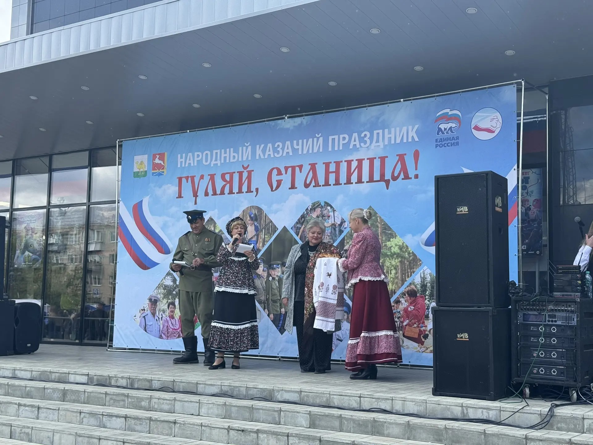 Зрелищная рубка шашками: казачий праздник прошел в Южноуральске Зрелищная рубка шашками: казачий праздник прошел в Южноуральске