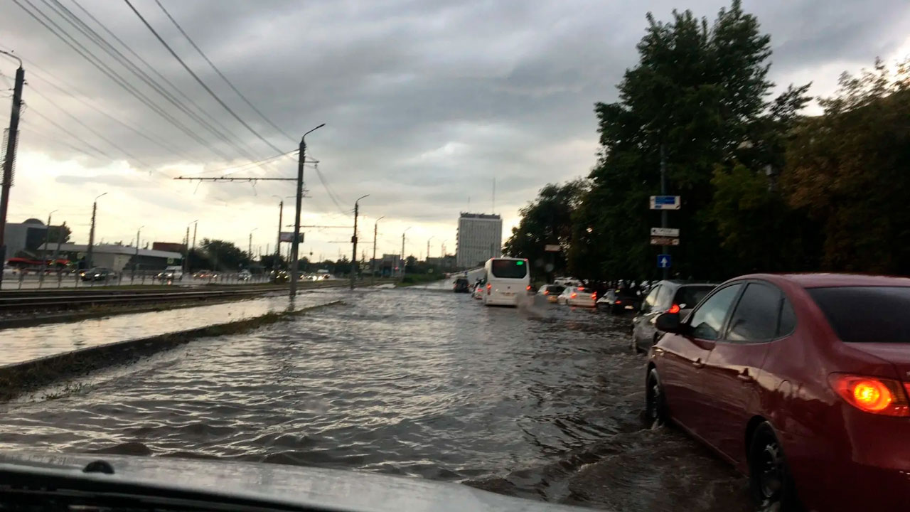 В Челябинске назвали причину подтоплений на улицах