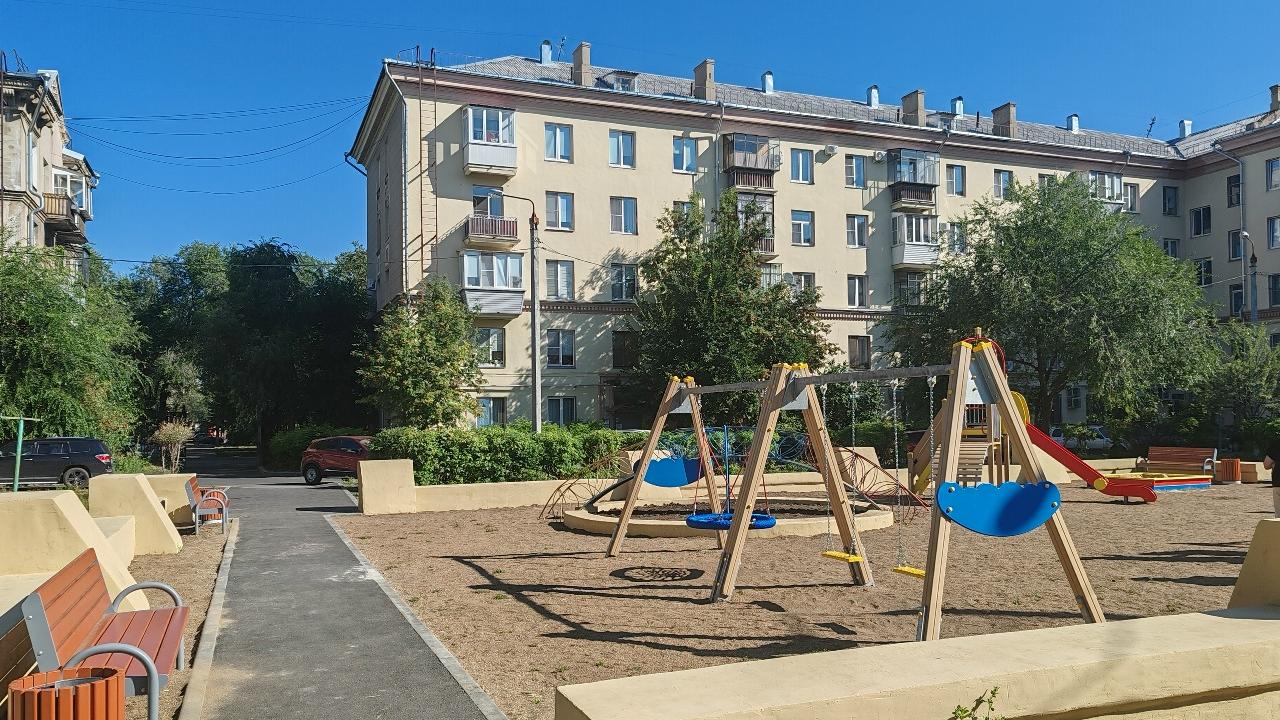 Новая спортивная и детская площадки появились в Магнитогорске Новая спортивная и детская площадки появились в Магнитогорске