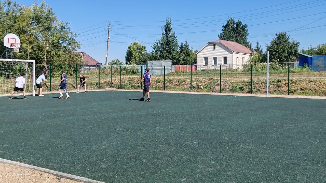 Новая спортивная и детская площадки появились в Магнитогорске Новая спортивная и детская площадки появились в Магнитогорске