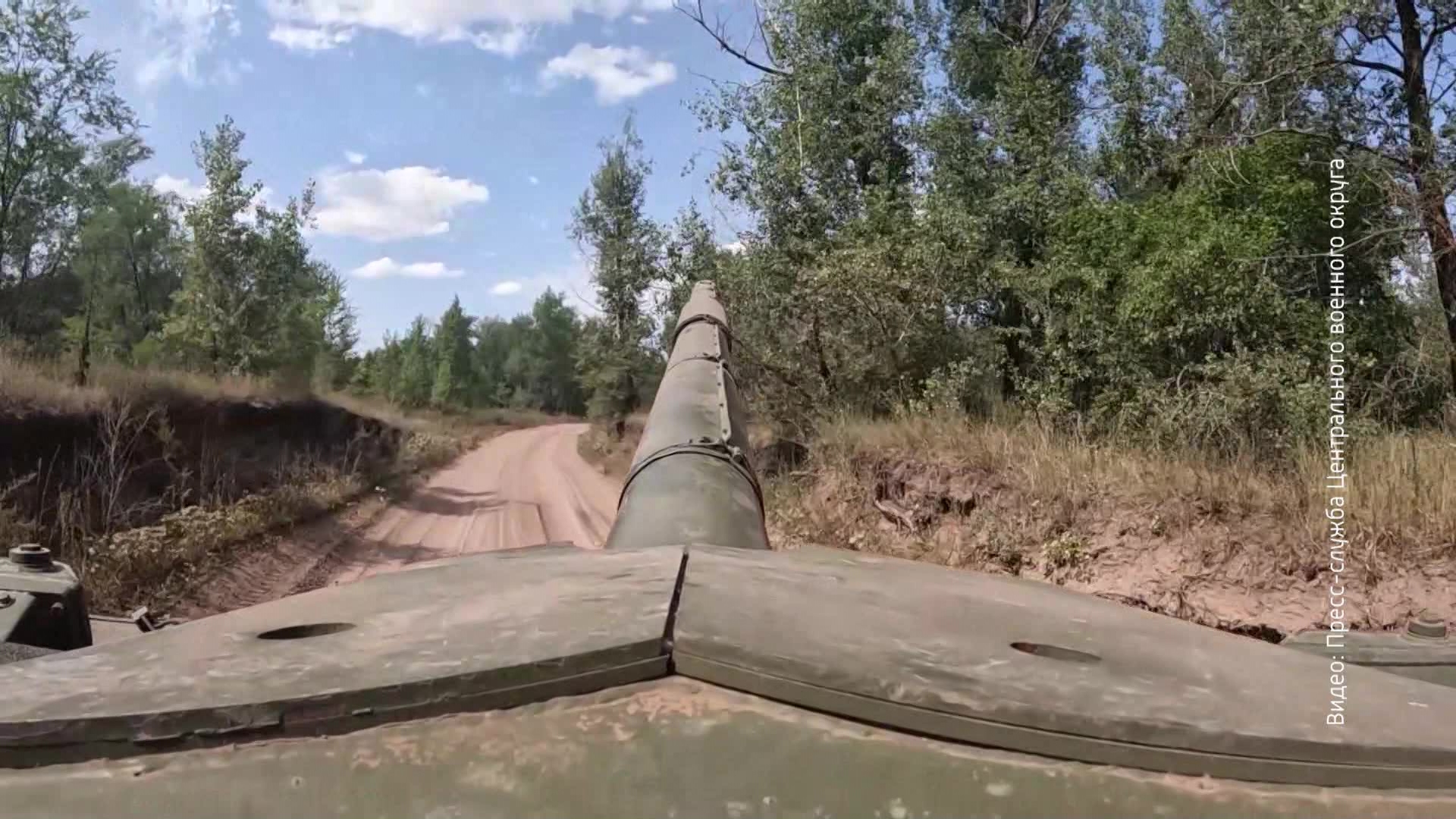 Танкисты Центрального военного округа показали навыки экстремального вождения Танкисты Центрального военного округа показали навыки экстремального вождения