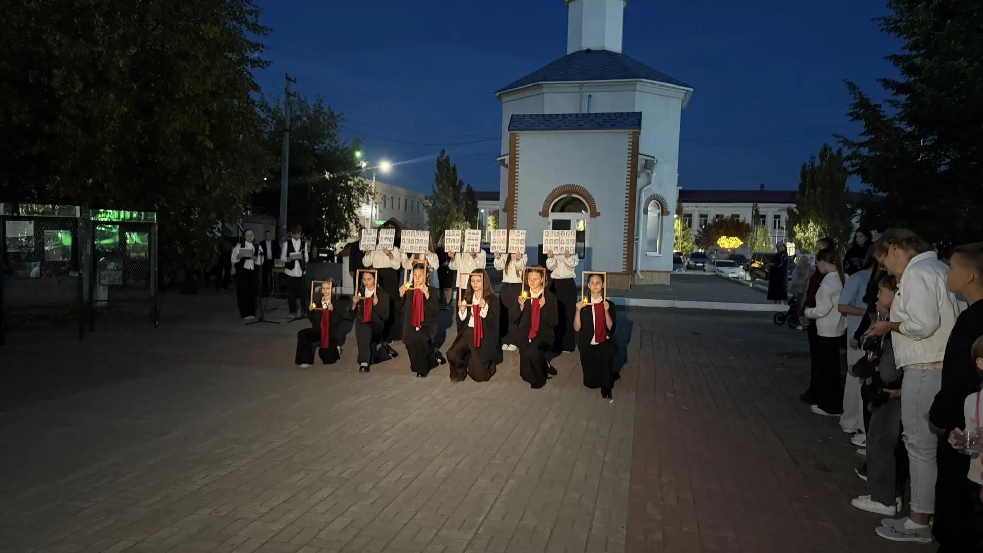 В Карталах зажгли сотни свечей в память о жертвах теракта в Беслане В Карталах зажгли сотни свечей в память о жертвах теракта в Беслане
