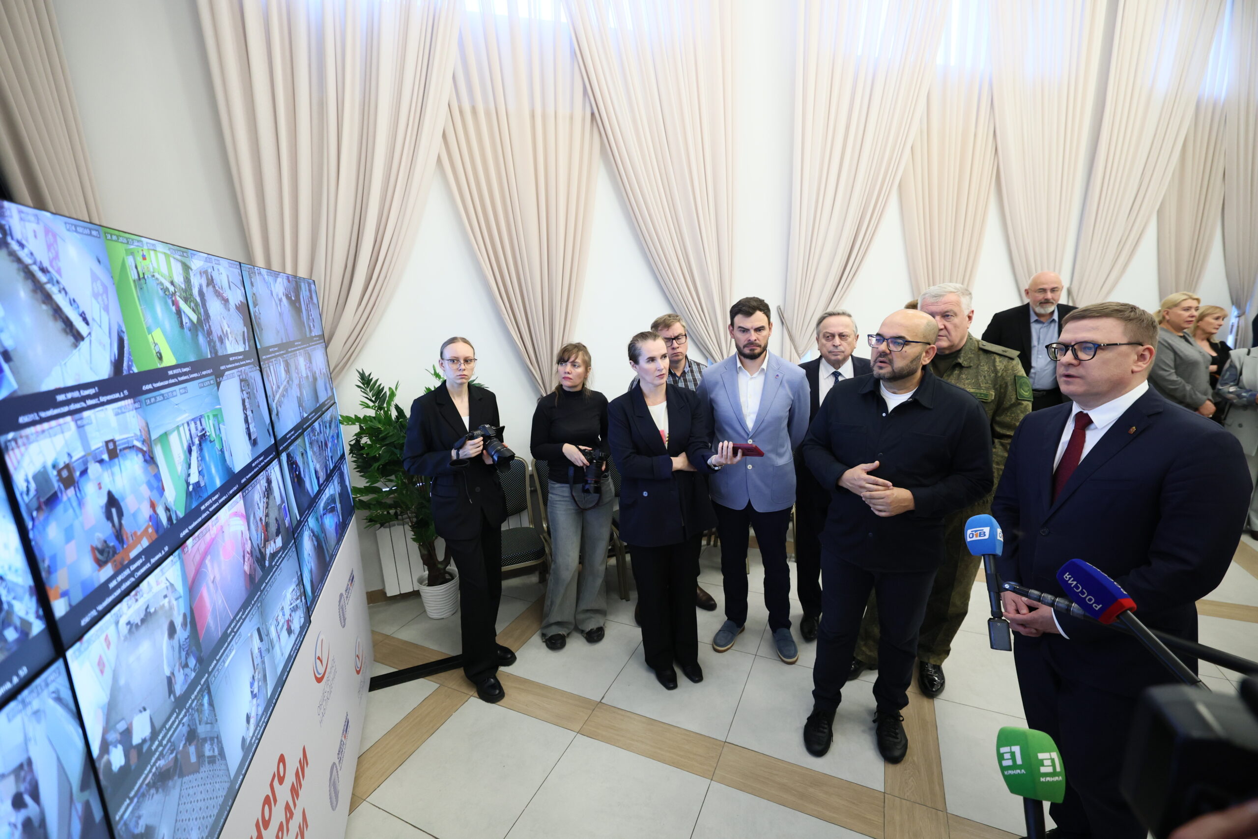 Губернатор Алексей Текслер посетил Центр общественного наблюдения за выборами Губернатор Алексей Текслер посетил Центр общественного наблюдения за выборами