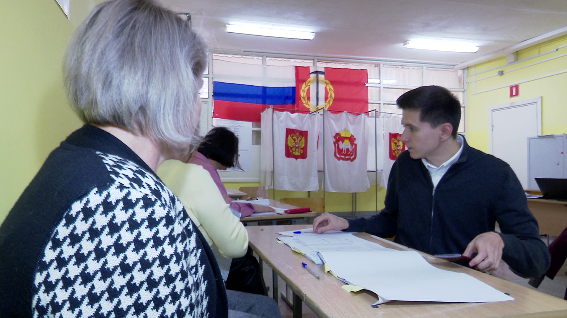 Личный пример: как на выборах в Челябинской области голосовали кандидаты в Госдуму Личный пример: как на выборах в Челябинской области голосовали кандидаты в Госдуму