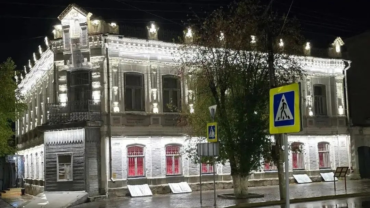 Скульптура верблюда и новая подсветка появились в Троицке Скульптура верблюда и новая подсветка появились в Троицке