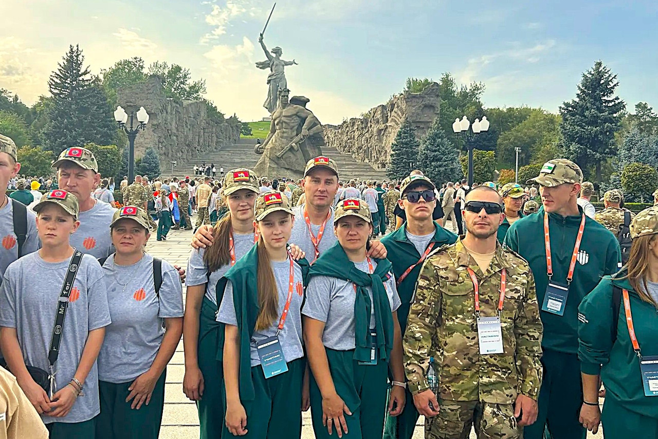 Финалисты "Семейной зарницы" из Челябинской области посетили Мамаев курган