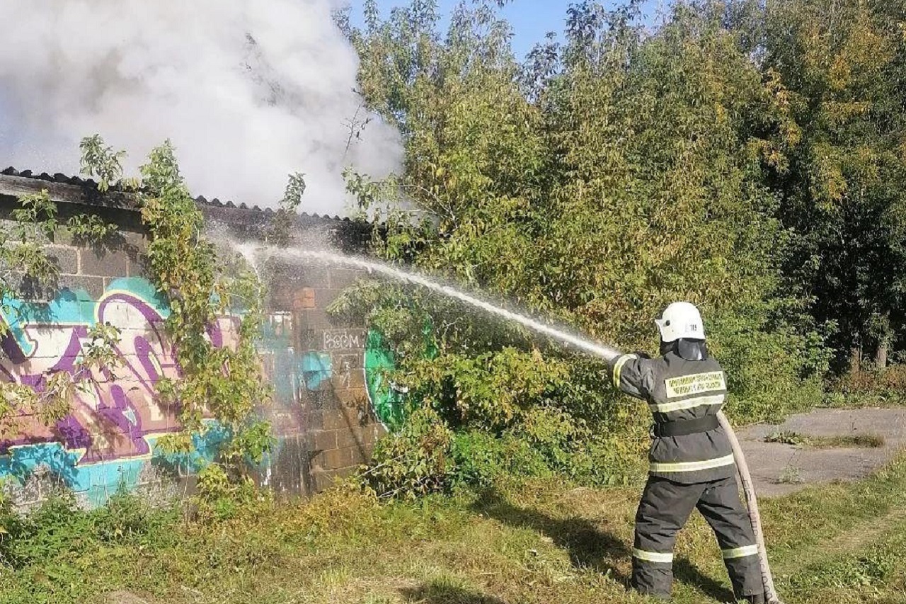 Двое детей подожгли склад школы в Челябинской области Двое детей подожгли склад школы в Челябинской области
