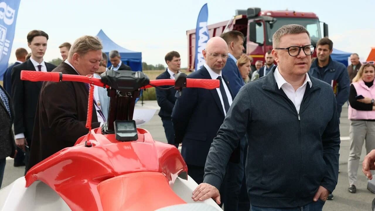 Состязания на тракторах: под Челябинском покажут скорость и маневренность спецтехники Состязания на тракторах: под Челябинском покажут скорость и маневренность спецтехники