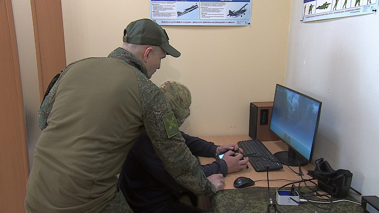 Десятки добровольцев из Челябинска подписывают контракты с Минобороны Десятки добровольцев из Челябинска подписывают контракты с Минобороны