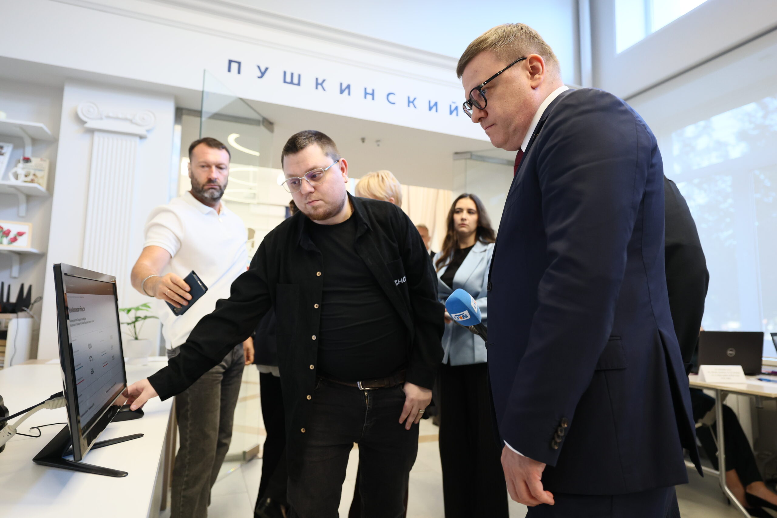 Губернатор Алексей Текслер посетил Центр общественного наблюдения за выборами Губернатор Алексей Текслер посетил Центр общественного наблюдения за выборами