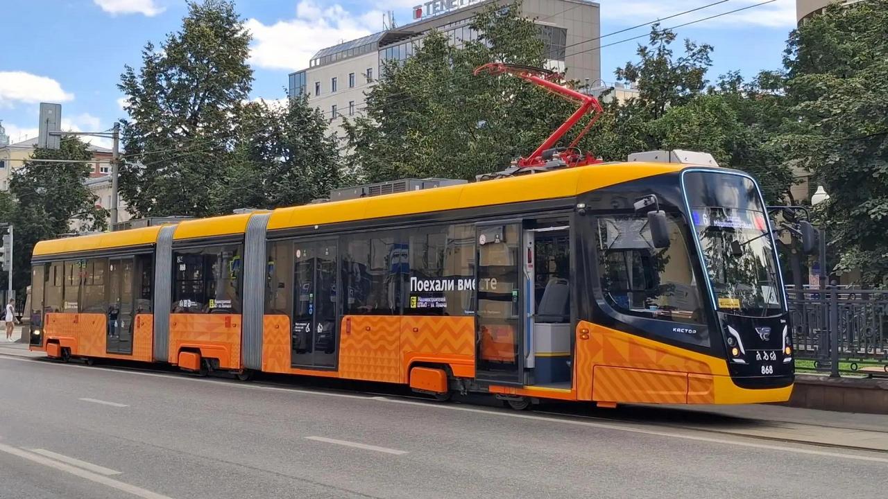 Тридцать новых трамваев привезли из Челябинской области в Екатеринбург Тридцать новых трамваев привезли из Челябинской области в Екатеринбург