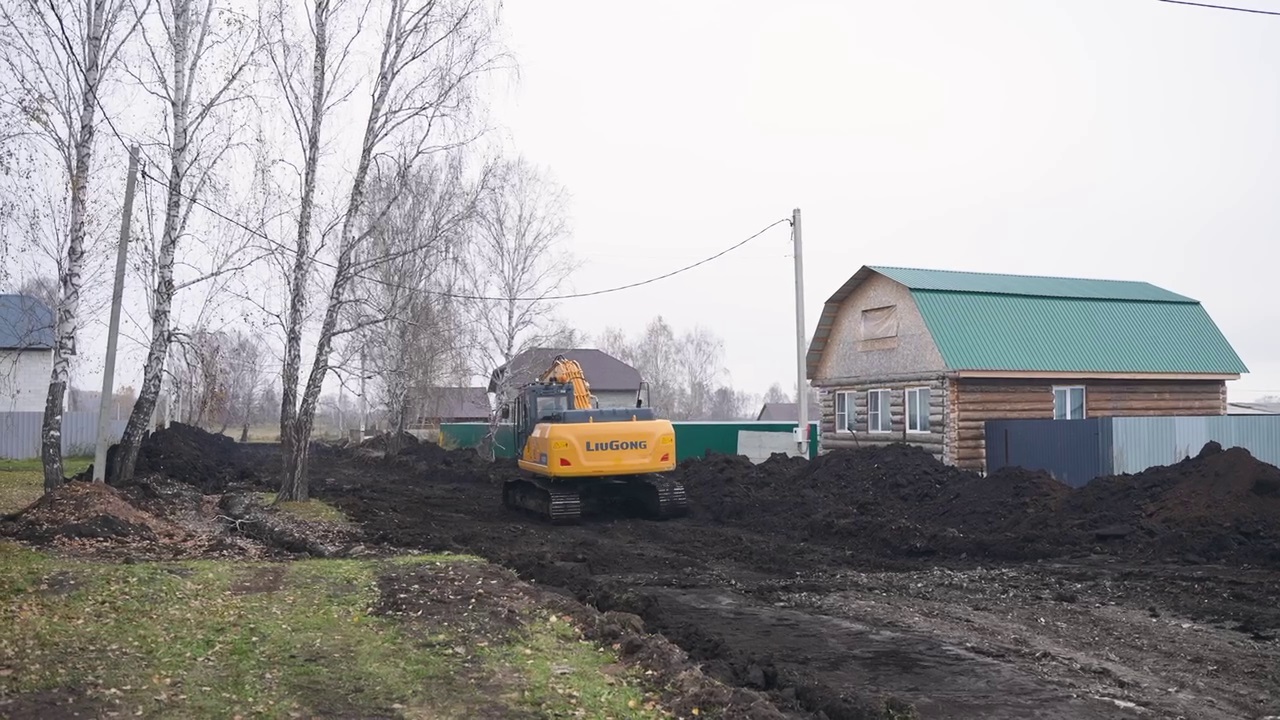 Пожарные и "скорые" застревали в грязи: в деревне под Челябинском восстановят дороги Пожарные и "скорые" застревали в грязи: в деревне под Челябинском восстановят дороги