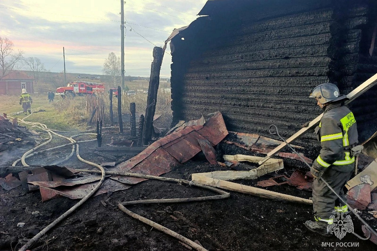 В сгоревшем дотла доме в Челябинской области погиб 74-летний пенсионер