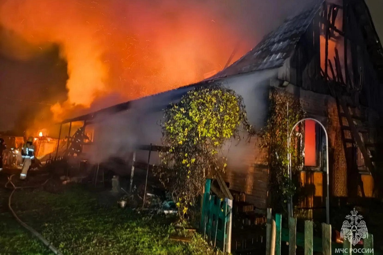 Два человека погибли во время пожара в Челябинске Два человека погибли во время пожара в Челябинске
