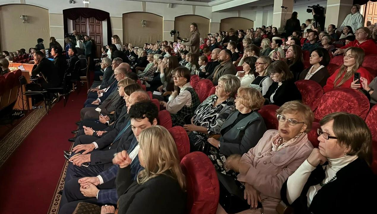 Награды окружного этапа премии "Гордость нации" в Челябинске получили 8 южноуральцев Награды окружного этапа премии "Гордость нации" в Челябинске получили 8 южноуральцев