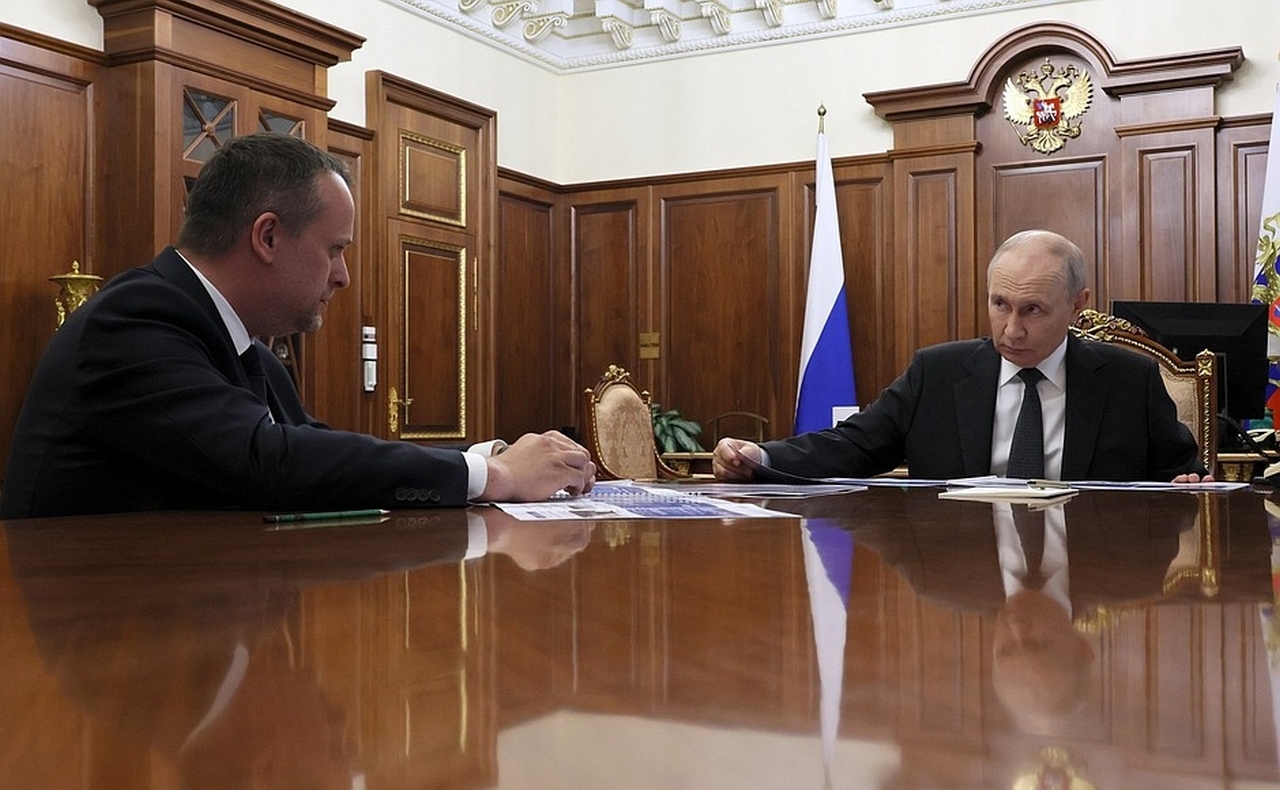Министр транспорта доложил Путину о рейсах беспилотных грузовиков до Челябинска