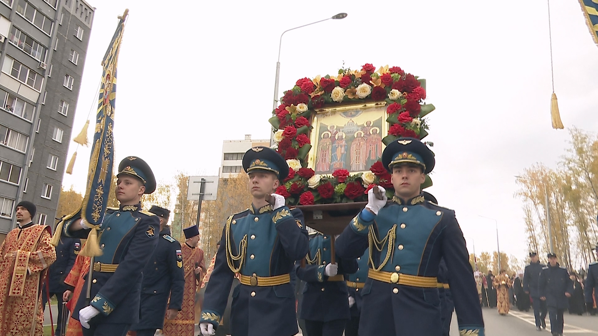 Тысячи верующих прошли крестным ходом по улицам Челябинска