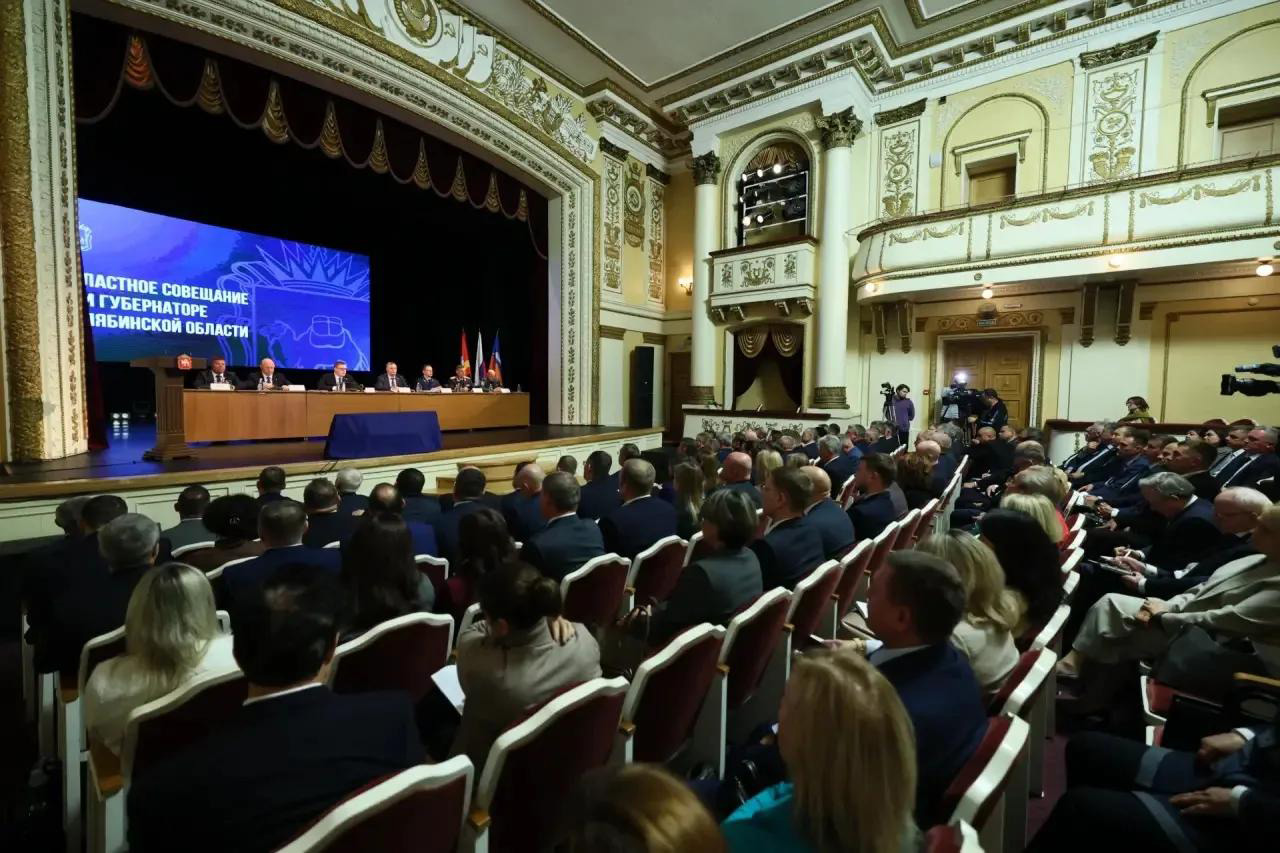 Уборочная кампания, отопление, цифровой ID: Алексей Текслер провел совещание в Сатке