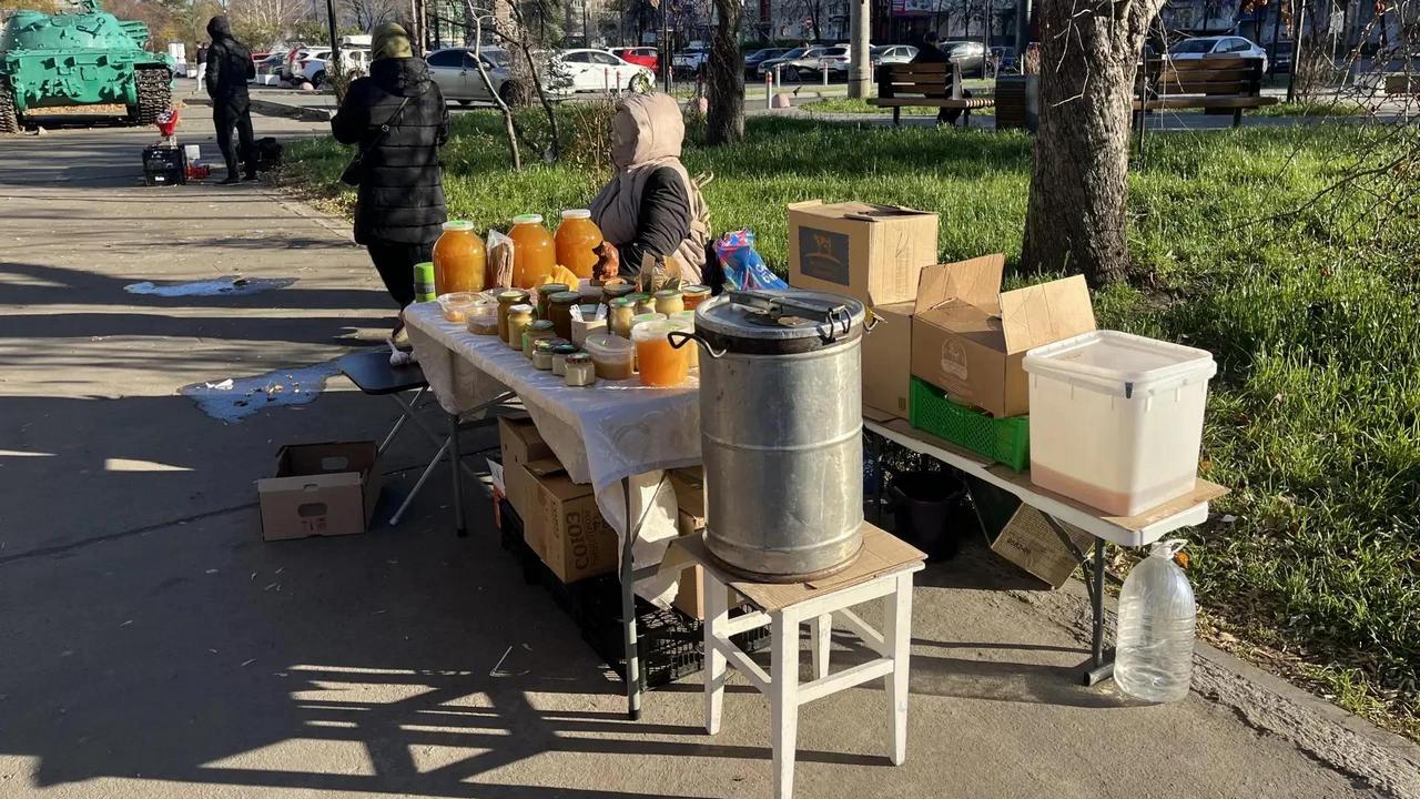 В Челябинске объявили бой стихийной торговле на Комсомольском проспекте В Челябинске объявили бой стихийной торговле на Комсомольском проспекте