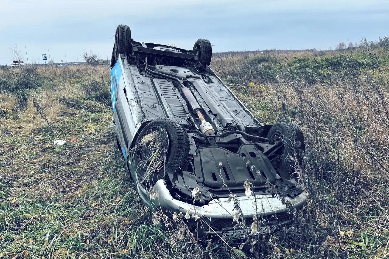 Пять пассажиров пострадали в ДТП с автомобилем сервиса попутчиков под Челябинском