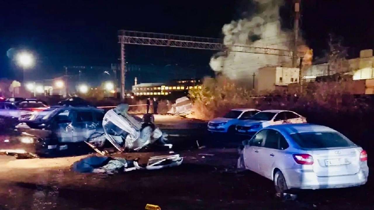 Автомобиль вылетел на парковку и перевернулся: в Аше 2 человека погибли в ДТП Автомобиль вылетел на парковку и перевернулся: в Аше 2 человека погибли в ДТП